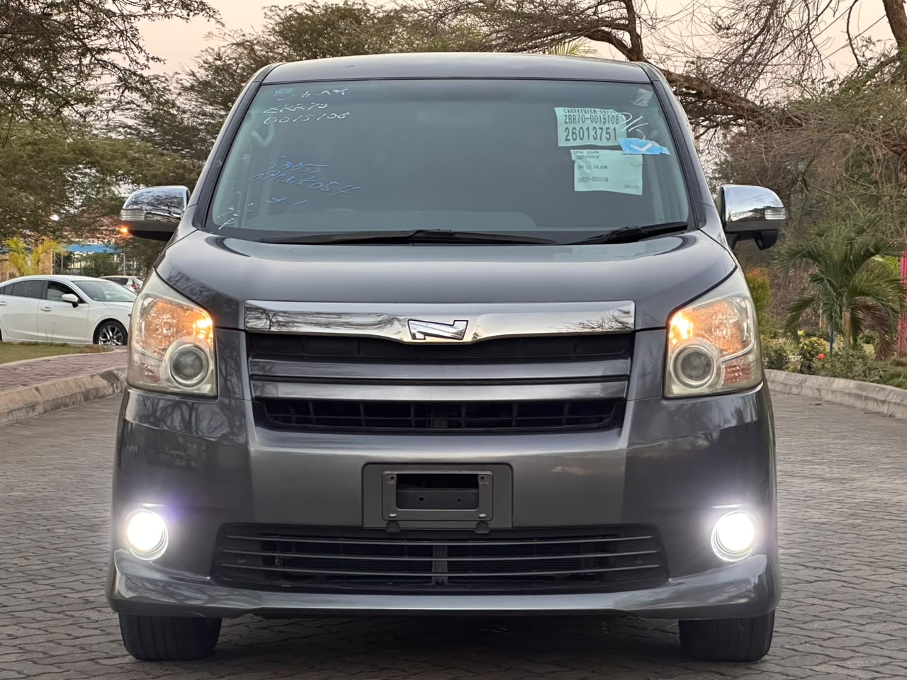 TOYOTA NOAH NEW